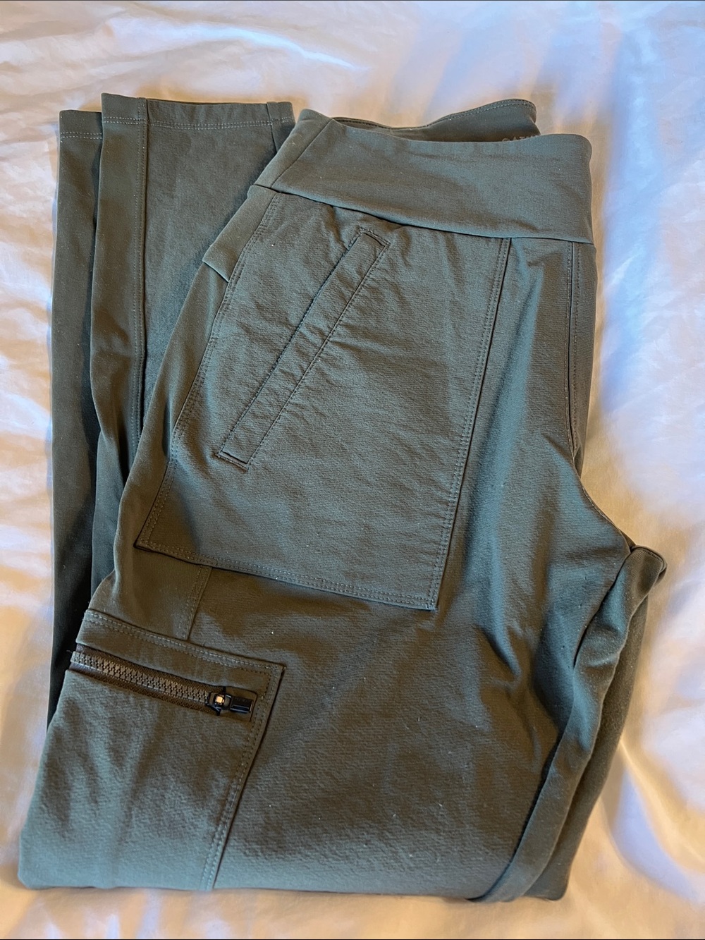 Athleta Headlands Hybrid Cargo